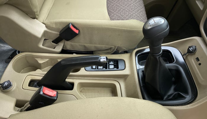 2016 Mahindra TUV300 T8, Diesel, Manual, 78,954 km, Gear Lever