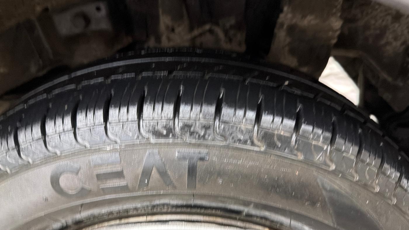 2015 Hyundai Eon ERA +, CNG, Manual, 29,772 km, Left Rear Tyre Tread