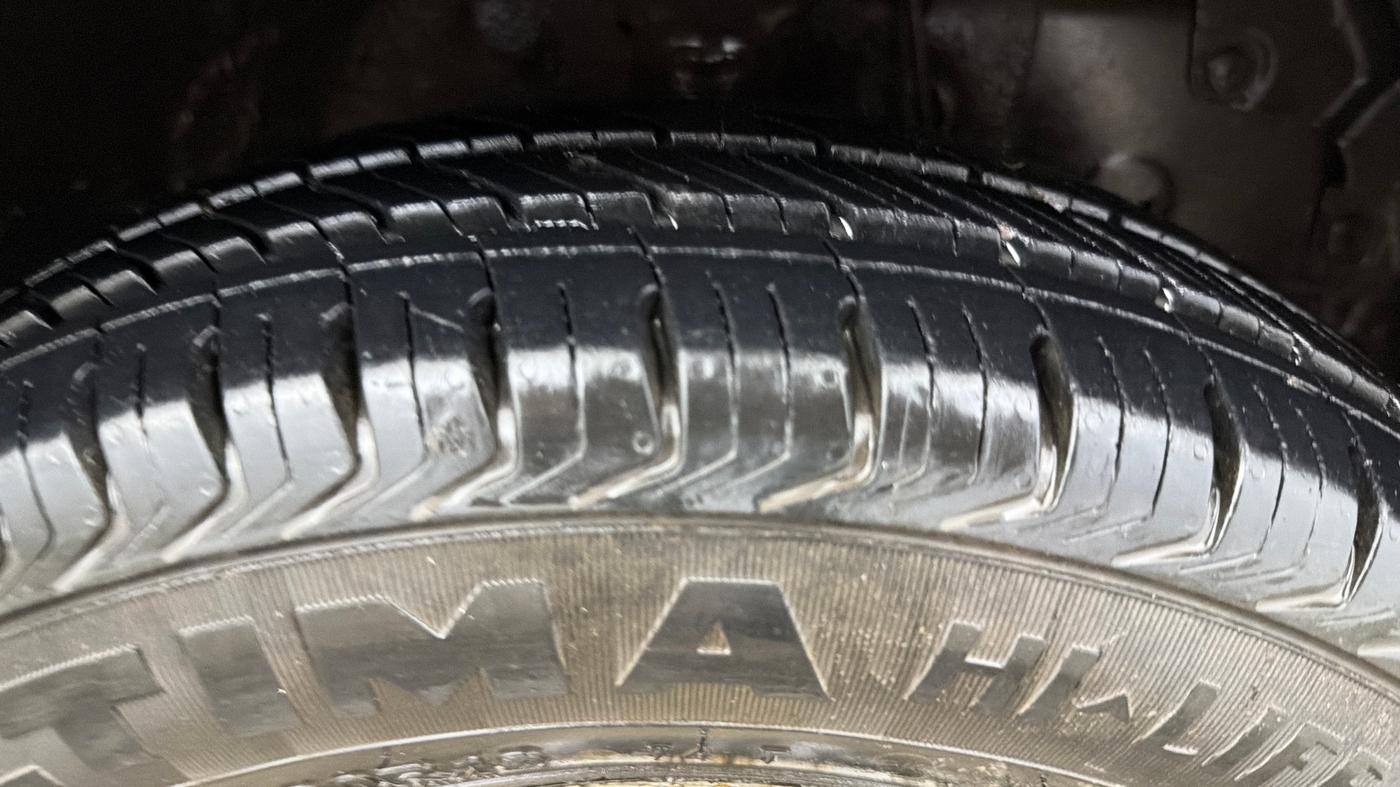 2015 Hyundai Eon ERA +, CNG, Manual, 29,772 km, Right Front Tyre Tread