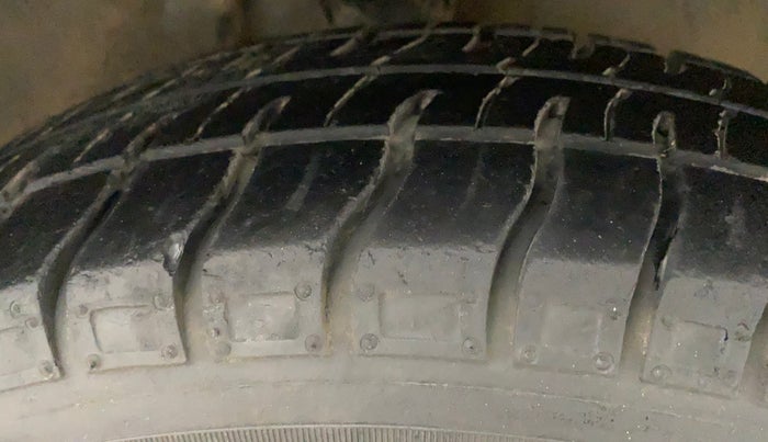 2019 Maruti Alto 800 LXI CNG, CNG, Manual, 32,156 km, Right Front Tyre Tread