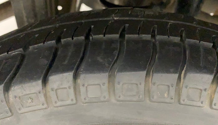 2019 Maruti Alto 800 LXI CNG, CNG, Manual, 32,156 km, Right Rear Tyre Tread