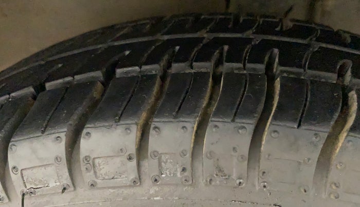 2019 Maruti Alto 800 LXI CNG, CNG, Manual, 32,156 km, Left Front Tyre Tread