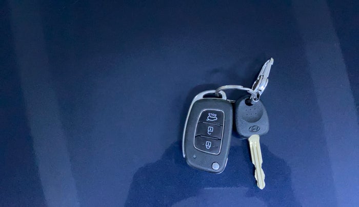 2020 Hyundai VENUE SX 1.0 (O) TURBO, Petrol, Manual, 50,377 km, Key Close Up