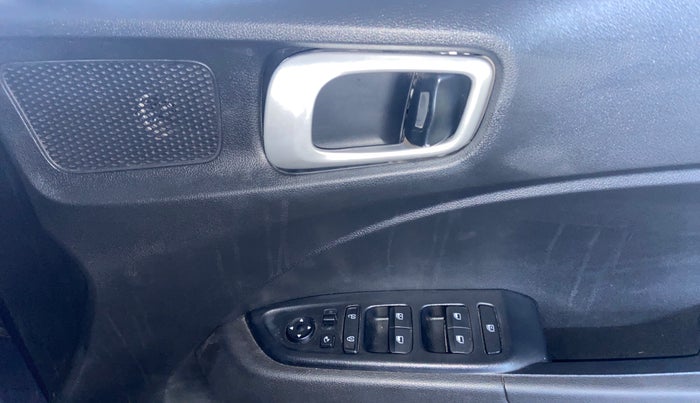 2020 Hyundai VENUE SX 1.0 (O) TURBO, Petrol, Manual, 50,377 km, Driver Side Door Panels Control