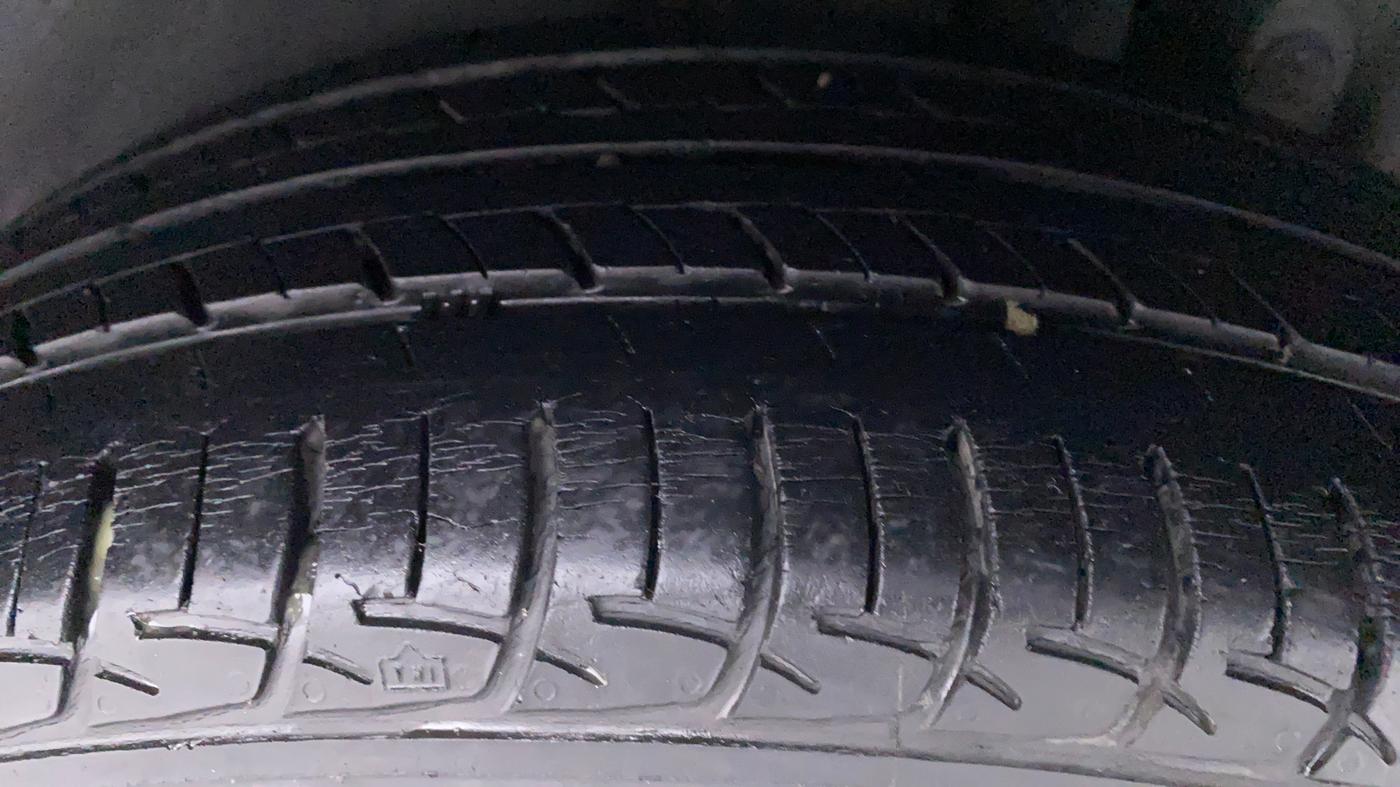 2018 Maruti Ertiga ZDI PLUS SHVS, Diesel, Manual, 43,737 km, Left Rear Tyre Tread