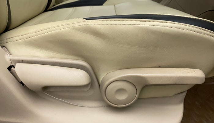 2018 Maruti Ertiga ZDI PLUS SHVS, Diesel, Manual, 43,737 km, Driver Side Adjustment Panel