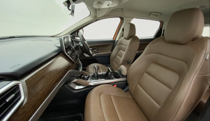 2019 Tata Harrier XZ 2.0L Kryotec, Diesel, Manual, 42,757 km, Right Side Front Door Cabin