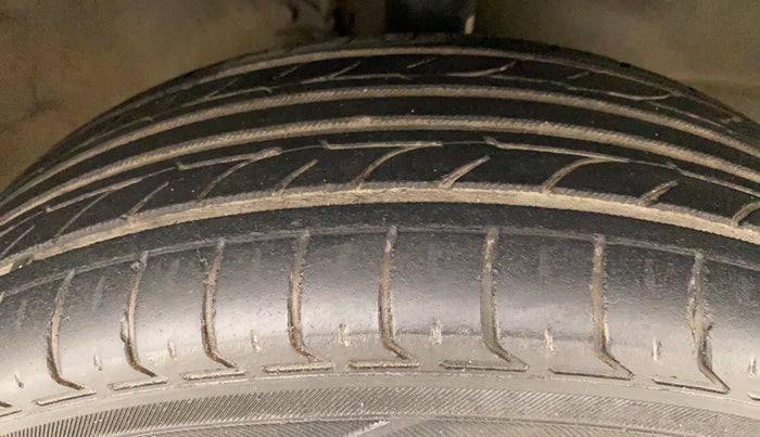 2016 Maruti Wagon R 1.0 VXI AMT, Petrol, Automatic, 53,833 km, Right Front Tyre Tread