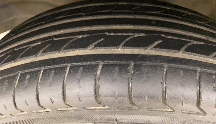 2016 Maruti Wagon R 1.0 VXI AMT, Petrol, Automatic, 53,833 km, Left Front Tyre Tread