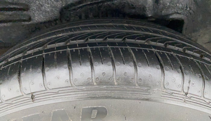 2012 Toyota Corolla Altis G AT, Petrol, Automatic, 54,493 km, Right Rear Tyre Tread