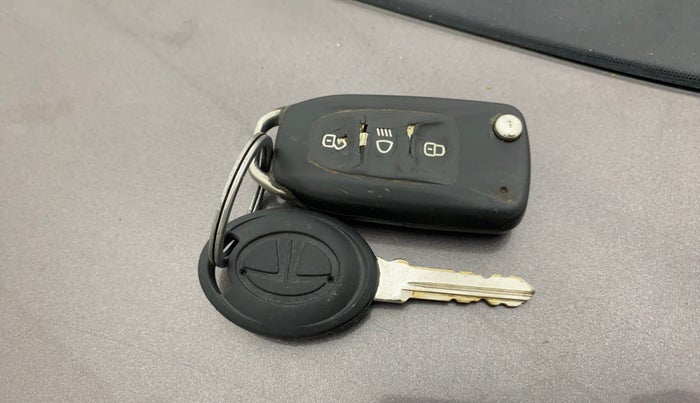 2016 Tata Tiago XT PETROL, Petrol, Manual, 82,868 km, Key Close Up