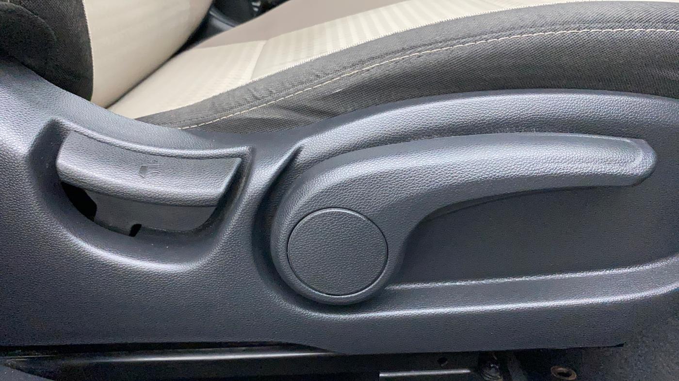 2019 Hyundai Elite i20 ASTA 1.2 (O), Petrol, Manual, 43,436 km, Driver Side Adjustment Panel