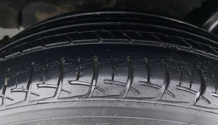 2016 Maruti Baleno DELTA PETROL 1.2, Petrol, Manual, 51,598 km, Left Rear Tyre Tread