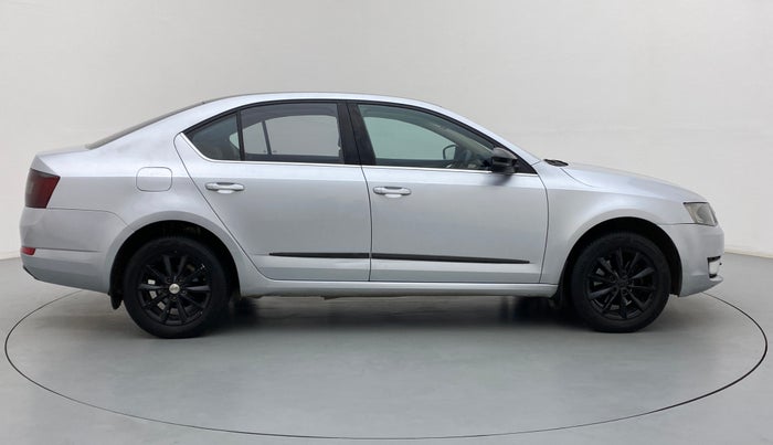 2014 Skoda Octavia AMBITION 2.0 TDI CR, Diesel, Manual, 83,589 km, Right Side View