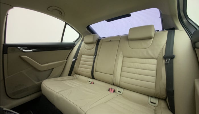 2014 Skoda Octavia AMBITION 2.0 TDI CR, Diesel, Manual, 83,589 km, Right Side Rear Door Cabin