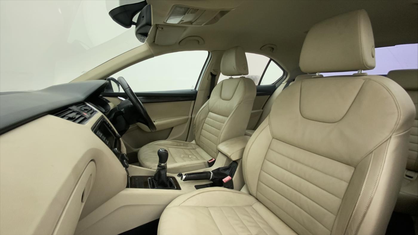 2014 Skoda Octavia AMBITION 2.0 TDI CR, Diesel, Manual, 83,589 km, Right Side Front Door Cabin