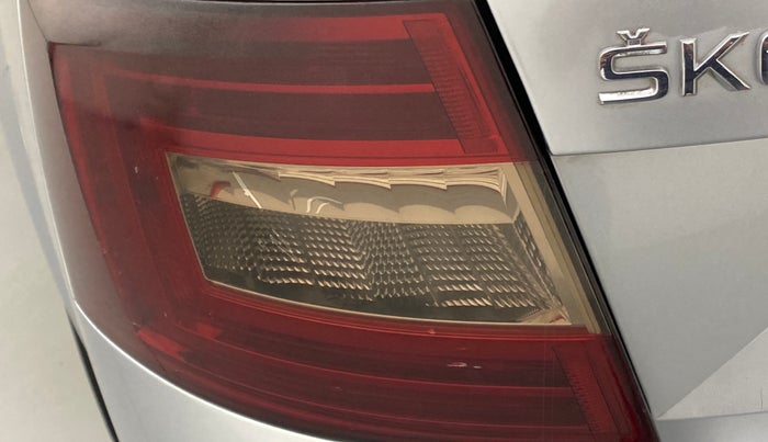 2014 Skoda Octavia AMBITION 2.0 TDI CR, Diesel, Manual, 83,589 km, Left tail light - Minor scratches