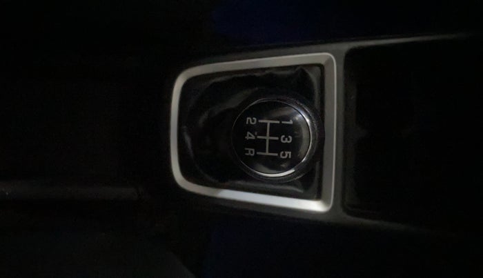 2018 Maruti Swift VXI, CNG, Manual, 87,544 km, Gear Lever
