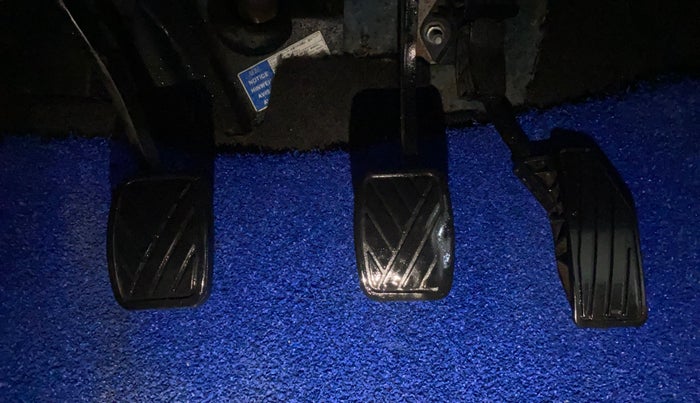 2018 Maruti Swift VXI, CNG, Manual, 87,544 km, Pedals