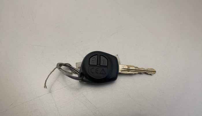 2018 Maruti Swift VXI, CNG, Manual, 87,544 km, Key Close Up