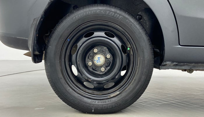 2016 Tata Zest XM RT 90 PS ABS, Petrol, Manual, 42,104 km, Right Rear Wheel