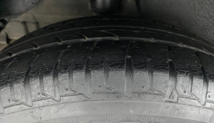 2016 Tata Zest XM RT 90 PS ABS, Petrol, Manual, 42,104 km, Right Rear Tyre Tread