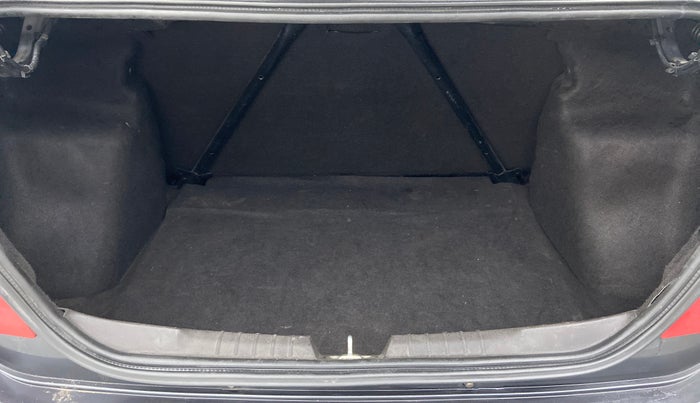 2016 Tata Zest XM RT 90 PS ABS, Petrol, Manual, 42,104 km, Boot Inside