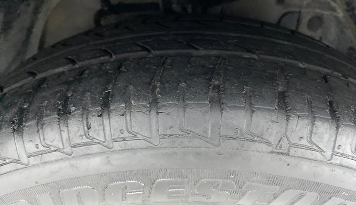 2016 Tata Zest XM RT 90 PS ABS, Petrol, Manual, 42,104 km, Right Front Tyre Tread