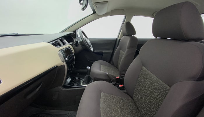 2016 Tata Zest XM RT 90 PS ABS, Petrol, Manual, 42,104 km, Right Side Front Door Cabin