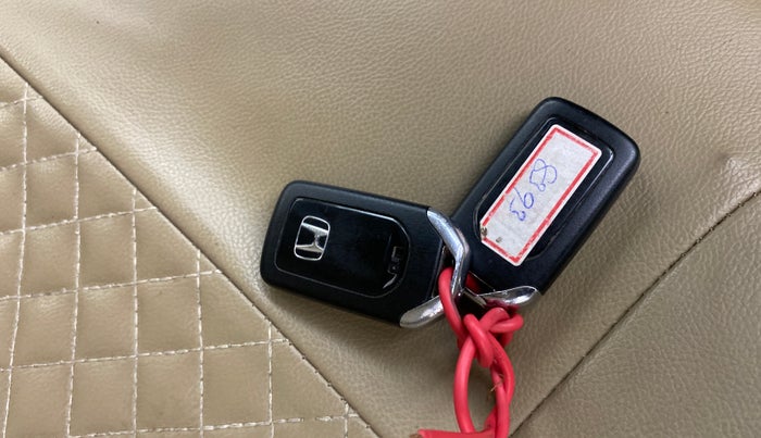 2018 Honda Amaze 1.2L I-VTEC V CVT, Petrol, Automatic, 67,667 km, Key Close Up