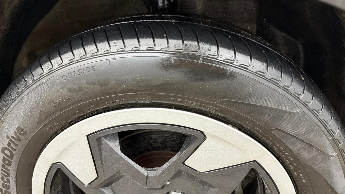 2024 Hyundai EXTER SX 1.2 MT Hy-CNG Duo , CNG, Manual, 20,413 km, Right Front Tyre Tread