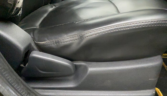2016 Renault Kwid RXT 0.8 (O), Petrol, Manual, 83,219 km, Driver Side Adjustment Panel