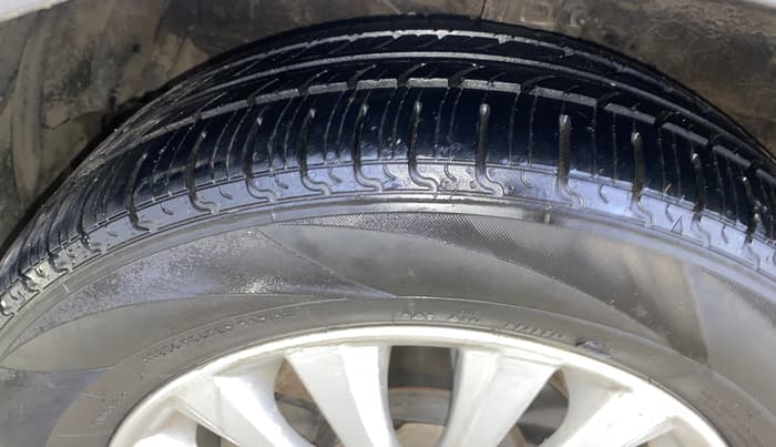 2016 Maruti Ciaz ZXI AT, Petrol, Automatic, 43,847 km, Left Front Tyre Tread