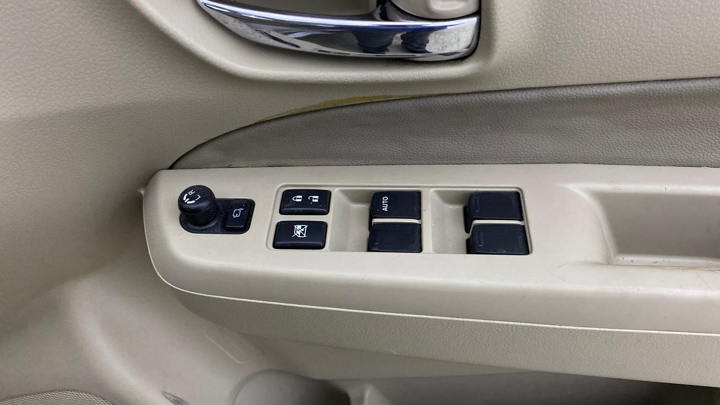 2016 Maruti Ciaz ZXI AT, Petrol, Automatic, 43,874 km, Driver Side Door Panels Control