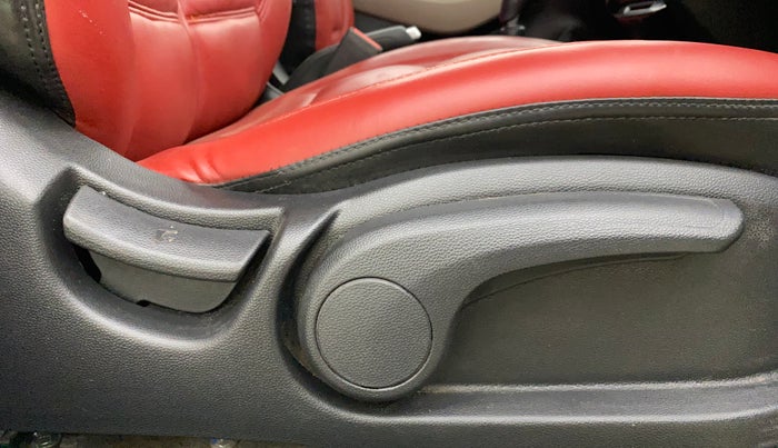 2020 Hyundai Elite i20 SPORTZ PLUS 1.2, Petrol, Manual, 53,848 km, Driver Side Adjustment Panel