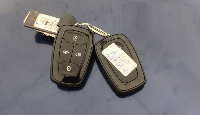 2024 Tata ALTROZ XZA + SUNROOF, Petrol, Automatic, 13,097 km, Key Close Up