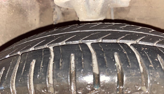 2013 Hyundai i10 MAGNA 1.2, Petrol, Manual, 74,188 km, Right Front Tyre Tread