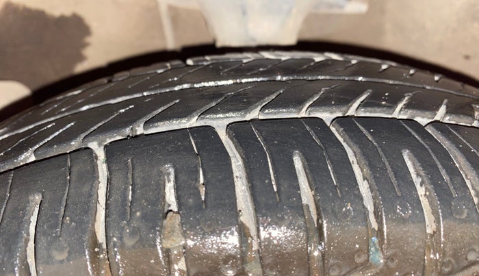 2013 Hyundai i10 MAGNA 1.2, Petrol, Manual, 74,188 km, Left Front Tyre Tread