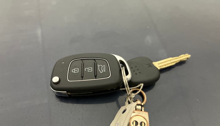 2022 Hyundai VENUE S 1.2, Petrol, Manual, 20,845 km, Key Close Up