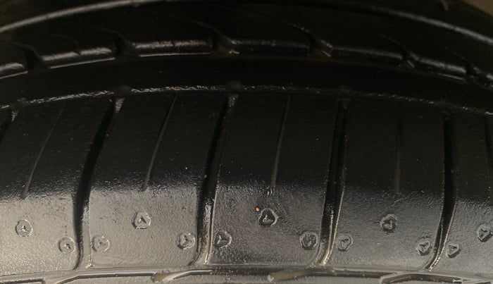 2021 Maruti Ciaz ZETA 1.5 SHVS MT PETROL, Petrol, Manual, 22,722 km, Left Front Tyre Tread