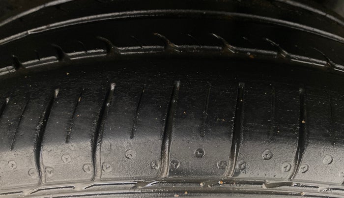 2021 Maruti Ciaz ZETA 1.5 SHVS MT PETROL, Petrol, Manual, 22,722 km, Left Rear Tyre Tread