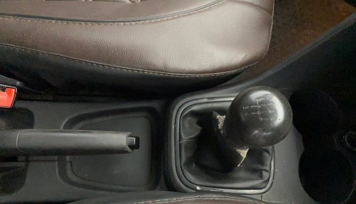 2015 Volkswagen Polo COMFORTLINE 1.2L, Petrol, Manual, 1,02,403 km, Gear Lever