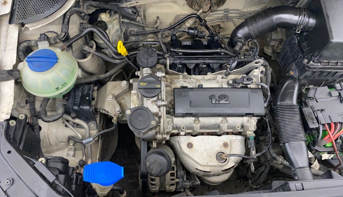 2015 Volkswagen Polo COMFORTLINE 1.2L, Petrol, Manual, 1,02,403 km, Engine View - Right