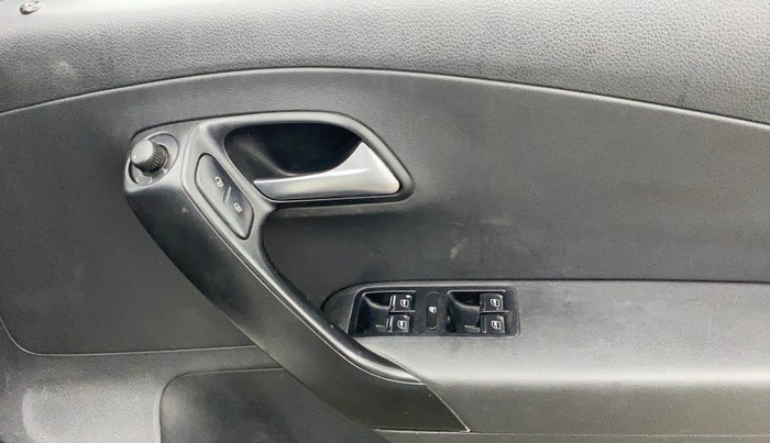 2015 Volkswagen Polo COMFORTLINE 1.2L, Petrol, Manual, 1,02,403 km, Driver Side Door Panels Control