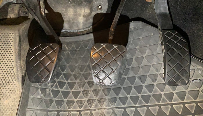 2015 Volkswagen Polo COMFORTLINE 1.2L, Petrol, Manual, 1,02,403 km, Pedals