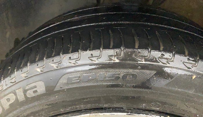 2015 Volkswagen Polo COMFORTLINE 1.2L, Petrol, Manual, 1,02,403 km, Left Front Tyre Tread