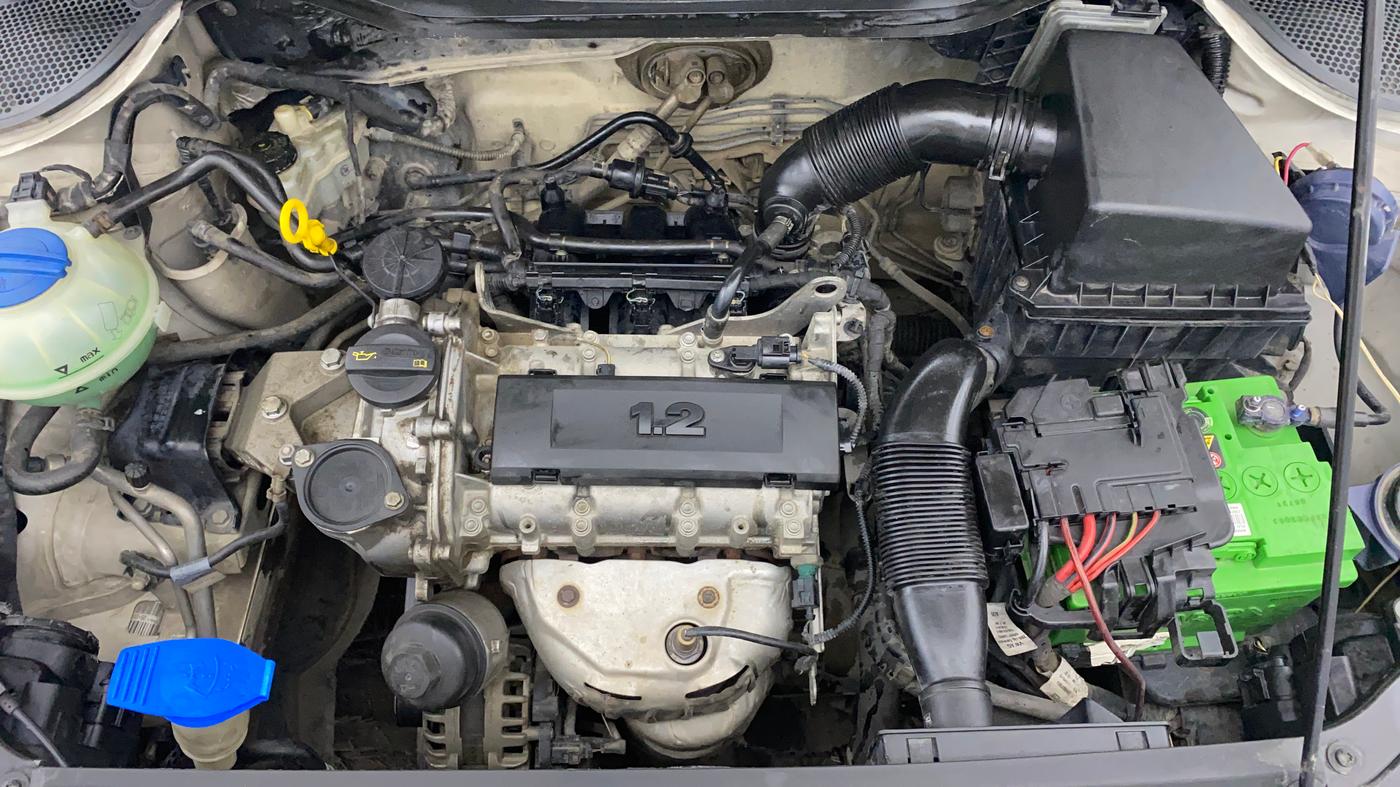 2015 Volkswagen Polo COMFORTLINE 1.2L, Petrol, Manual, 1,23,456 km, Engine View