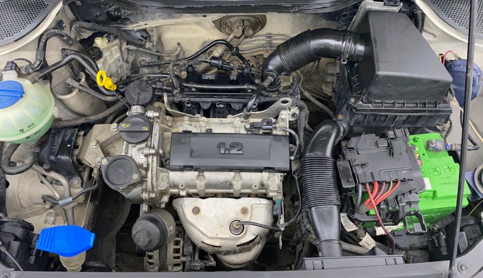2015 Volkswagen Polo COMFORTLINE 1.2L, Petrol, Manual, 1,02,403 km, Engine View