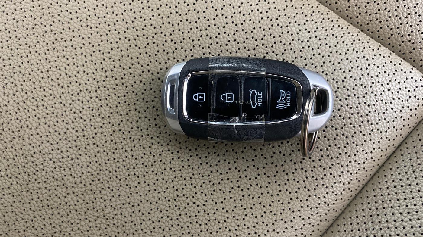 2022 Hyundai Verna SX (O) 1.5 VTVT IVT, Petrol, Automatic, 43,765 km, Key Close Up