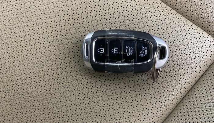 2022 Hyundai Verna SX (O) 1.5 VTVT IVT, Petrol, Automatic, 43,765 km, Key Close Up